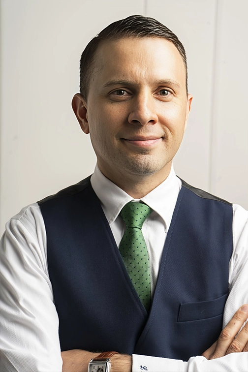 Luis Pablo Cóbar Benard, Abogado y Notario, Socio fundador de Constructiva Lex, S.A.